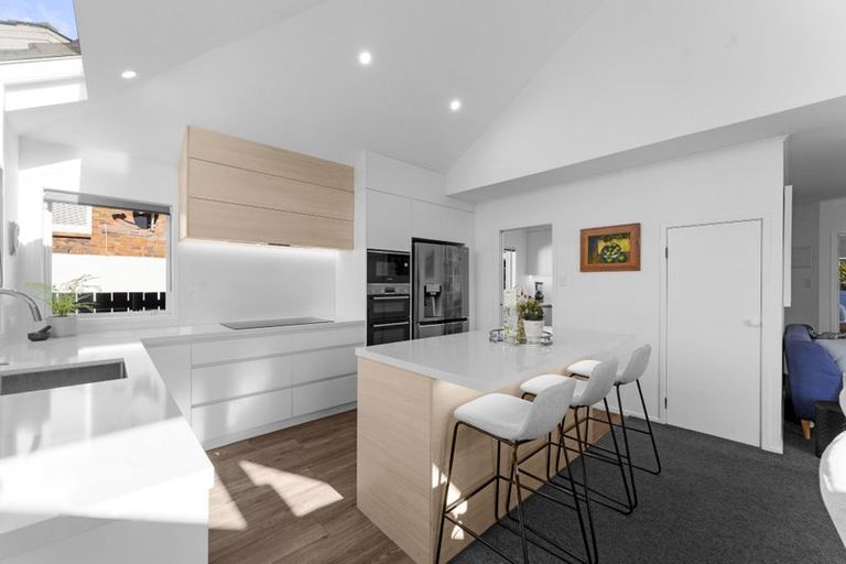 Photo of property in 9 The Anchorage, Sunnyhills, Auckland, 2010