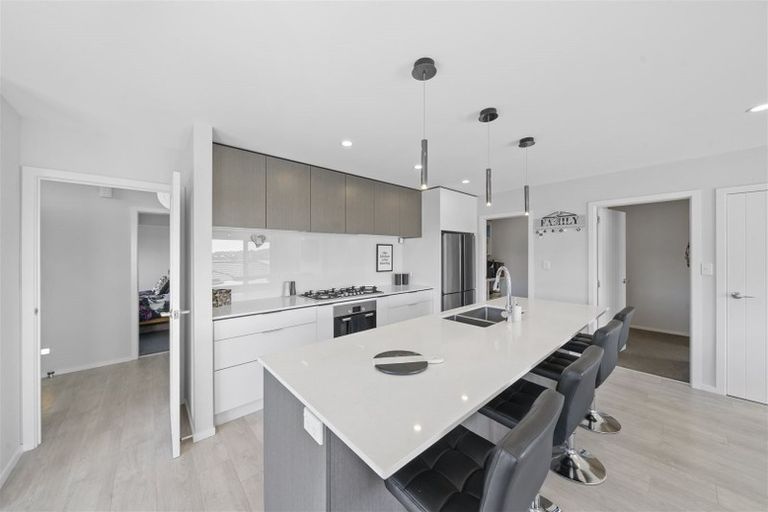 Photo of property in 2 Ihakara Arthur Lane, Aotea, Porirua, 5024