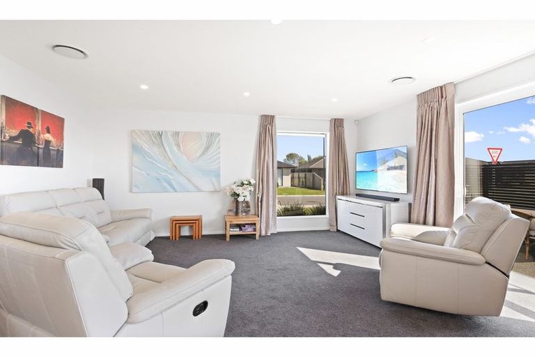 Photo of property in 1 Tara Crescent, Woodend, 7610