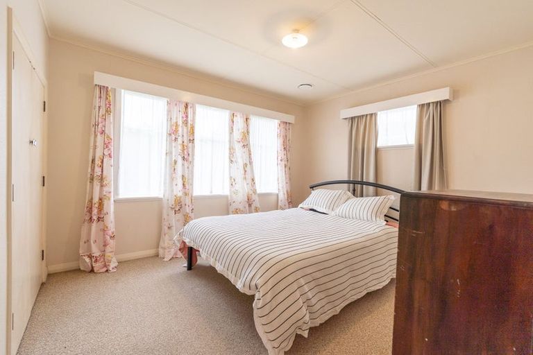Photo of property in 28 Waterloo Crescent, Hokowhitu, Palmerston North, 4410