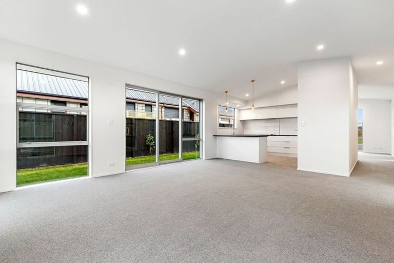 Photo of property in 37 Westpark Boulevard, Rangiora, 7400