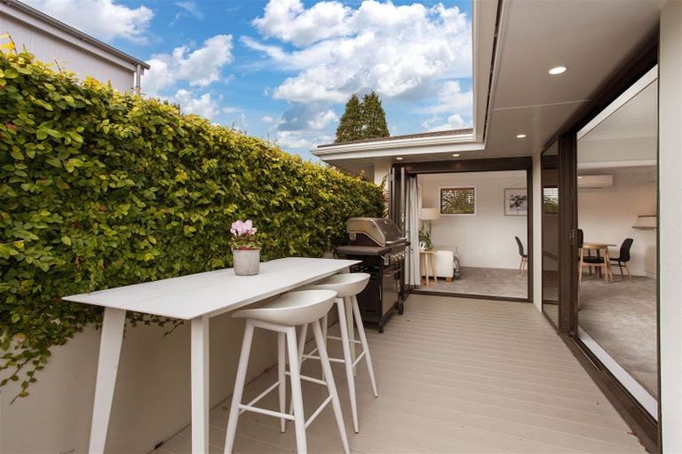 Photo of property in 1/12 Gleneagles Terrace, Ilam, Christchurch, 8053