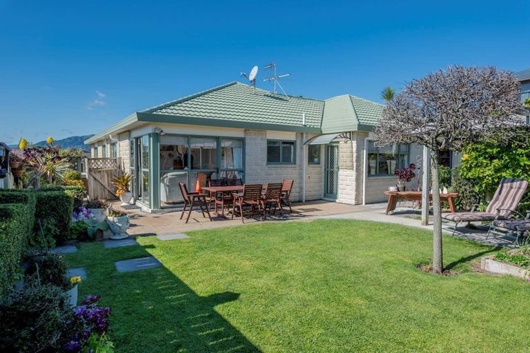 Photo of property in 16 Barrett Drive, Waikanae Beach, Waikanae, 5036