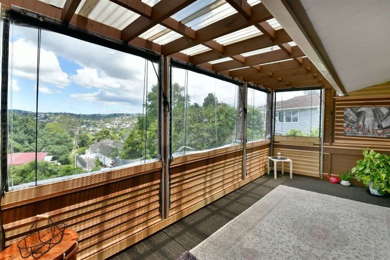 Photo of property in 60 Carlisle Road, Browns Bay, Auckland, 0630