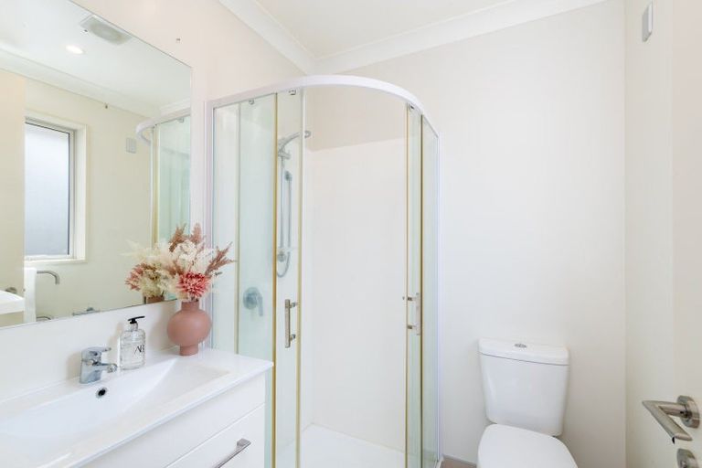 Photo of property in 72 Sunstone Crescent, Timberlea, Upper Hutt, 5018