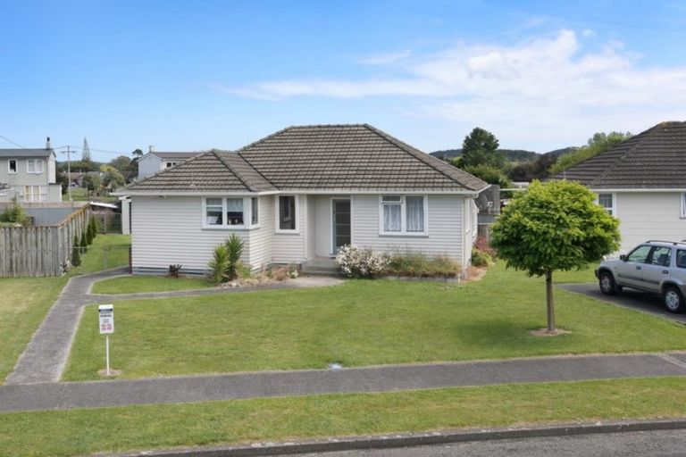 Photo of property in 23 Holland Crescent, Bulls, 4818