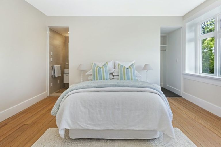 Photo of property in 21 Saint Andrews Square, Strowan, Christchurch, 8052