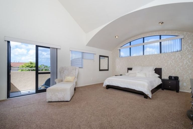 Photo of property in 23 Connemara Court, West Harbour, Auckland, 0618