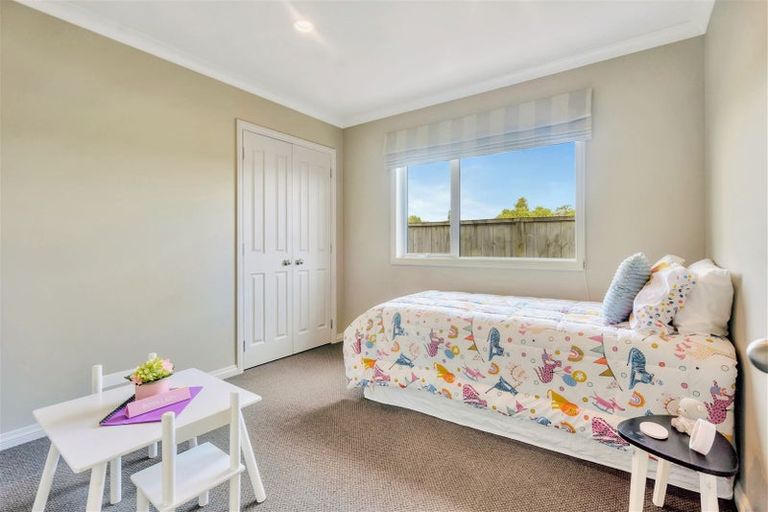 Photo of property in 10 Nirmal Place, Sunnyvale, Auckland, 0612