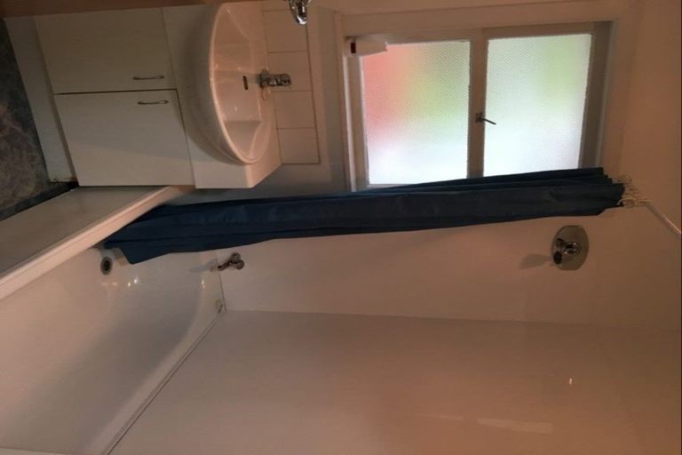 Photo of property in 26 Evelyn Place, Hillcrest, Auckland, 0627