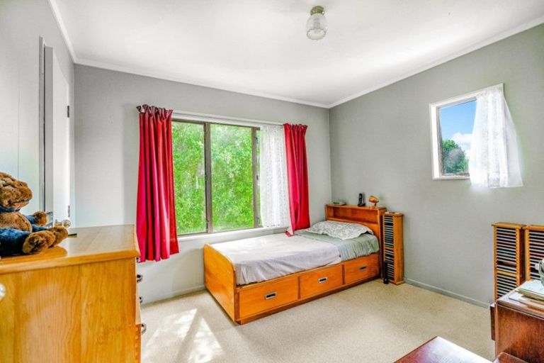 Photo of property in 90 Upper Orewa Road, Wainui, Silverdale, 0992