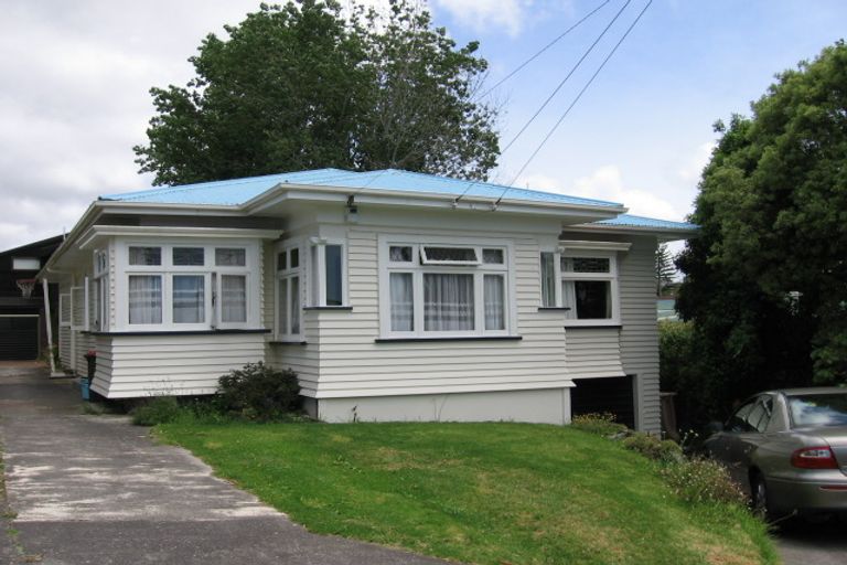 Photo of property in 16 Lynch Street, Point Chevalier, Auckland, 1022