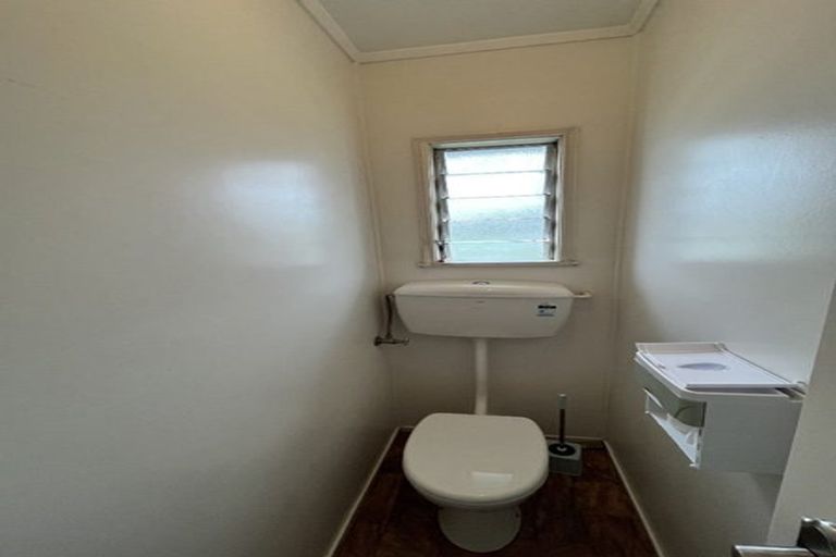 Photo of property in 1/58 Manuka Road, Glenfield, Auckland, 0629