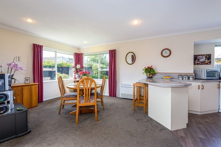 Photo of property in 4 Beauford Place, Parklands, Christchurch, 8083