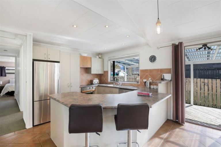 Photo of property in 2/93 Clevedon Road, Papakura, 2110