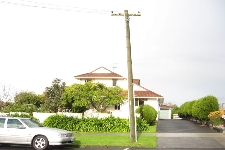 Photo of property in 1/47 Uxbridge Road, Mellons Bay, Auckland, 2014