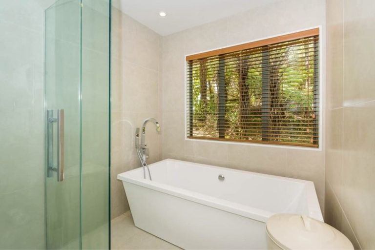 Photo of property in 6 Tree Fern Trail, Campbells Bay, Auckland, 0630