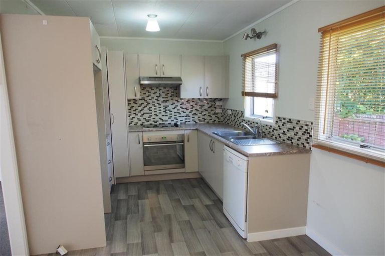 Photo of property in 8 Katrina Place, Massey, Auckland, 0614