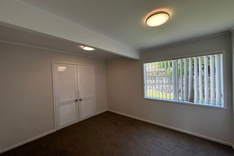 Photo of property in 2/88 Aviemore Drive, Highland Park, Auckland, 2010