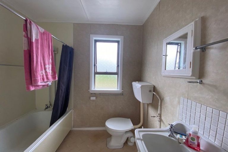 Photo of property in 85 Featherston Street, Takaro, Palmerston North, 4412