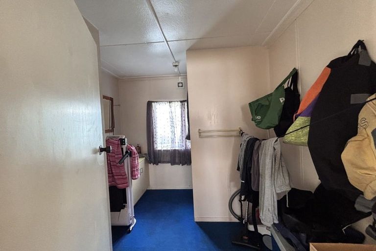 Photo of property in 1/869 East Coast Road, Northcross, Auckland, 0632