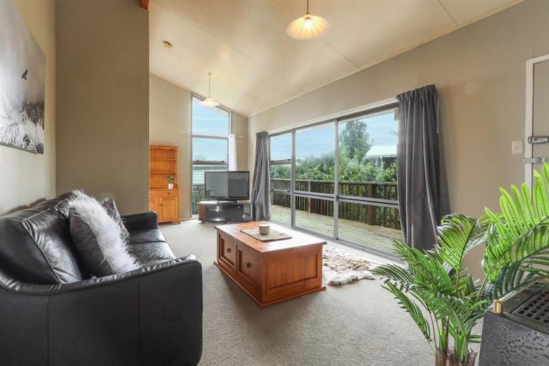 Photo of property in 30 Rewarewa Street, Owhata, Rotorua, 3010