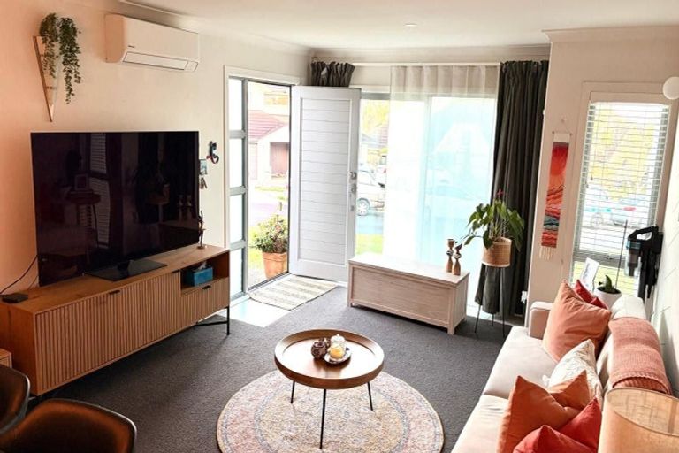 Photo of property in 25 Bejoy Rise, East Tamaki Heights, Auckland, 2016