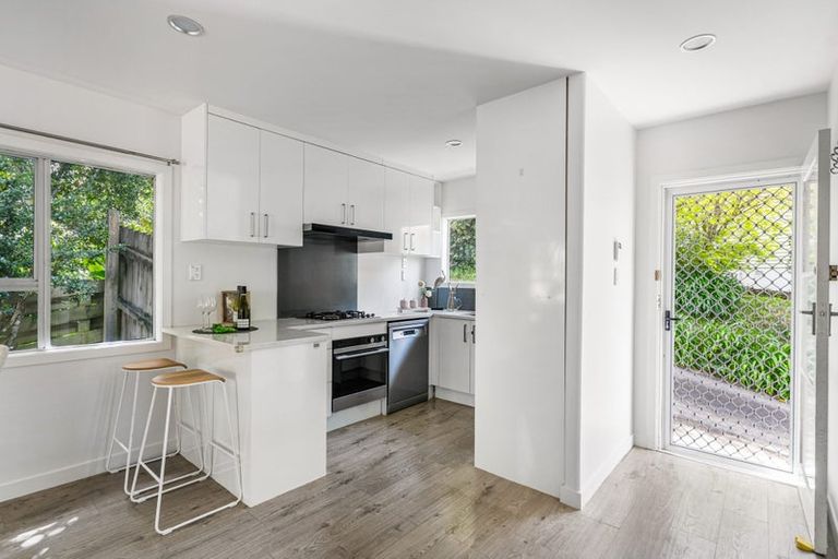 Photo of property in 16 Dunraven Place, Torbay, Auckland, 0630