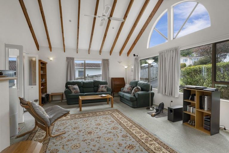 Photo of property in 10 Amokura Street, Waikanae, 5036