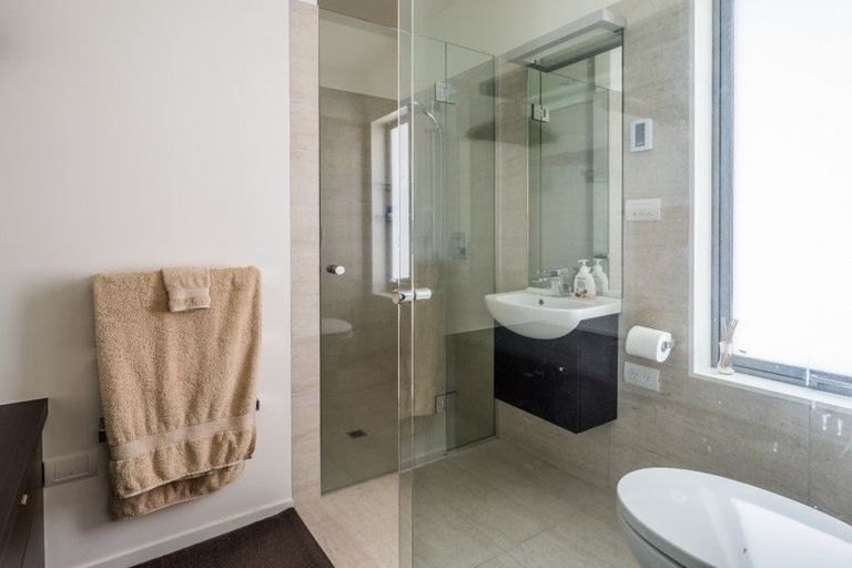 Photo of property in 1 Upper Lewisville Terrace, Thorndon, Wellington, 6011