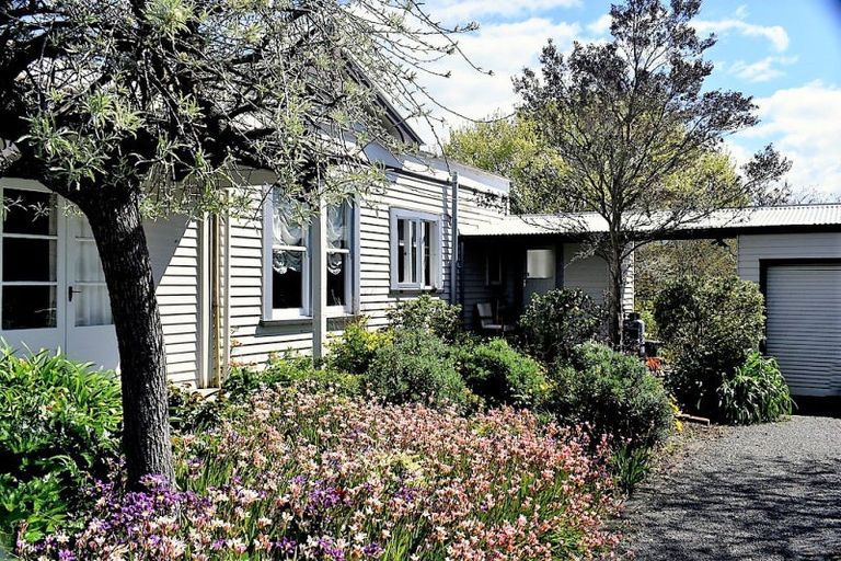 Photo of property in 16 Hunter Street, Dannevirke, 4930