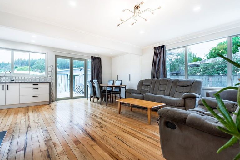 Photo of property in 4 Ponderosa Grove, Maoribank, Upper Hutt, 5018