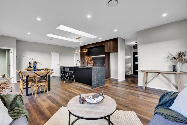 Photo of property in 6 Oliver O'leary Way, Westown, New Plymouth, 4310