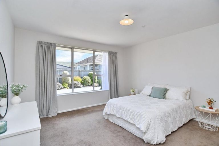 Photo of property in 2/11 Tuckers Road, Redwood, Christchurch, 8051