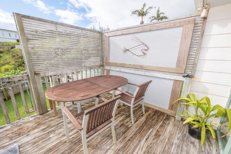 Photo of property in 2 Dudley Crescent, Cable Bay, 0420