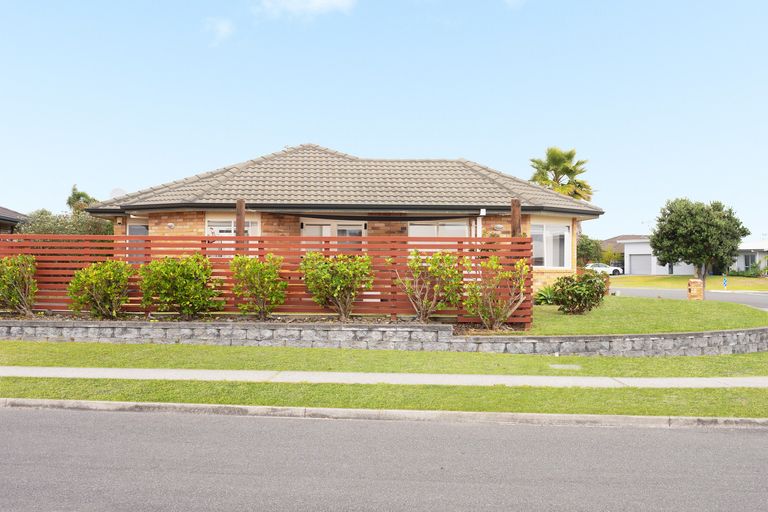 Photo of property in 1 Sarah Place, Papamoa Beach, Papamoa, 3118