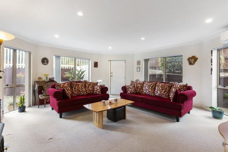 Photo of property in 64 Whitford Road, Botany Downs, Auckland, 2014