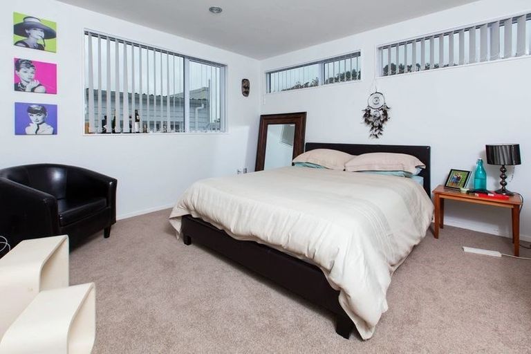 Photo of property in 92 Kaipatiki Road, Glenfield, Auckland, 0629