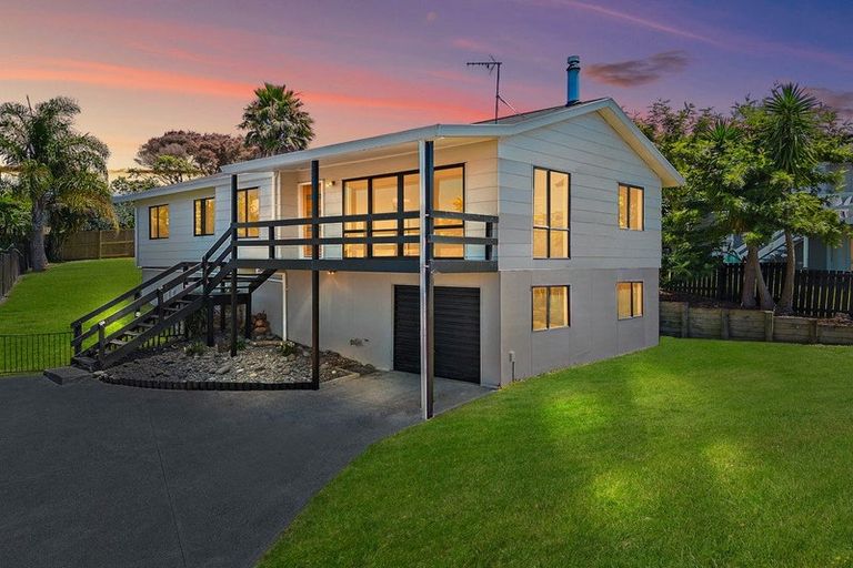 Photo of property in 64 Vintage Drive, Henderson, Auckland, 0612