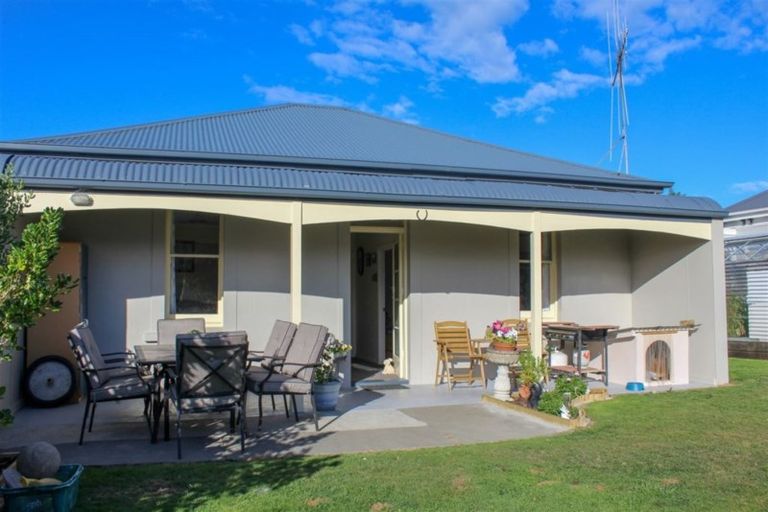 Photo of property in 19 Avenue Road, West End, Timaru, 7910