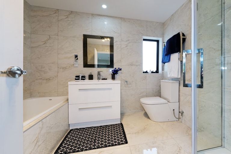 Photo of property in 421 West Coast Road, Glen Eden, Auckland, 0602