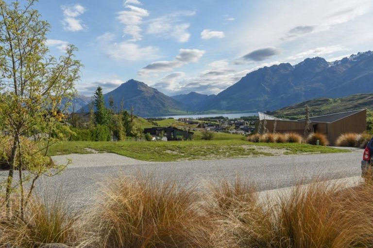 Photo of property in 21 Mckellar Drive, Jacks Point, Queenstown, 9371