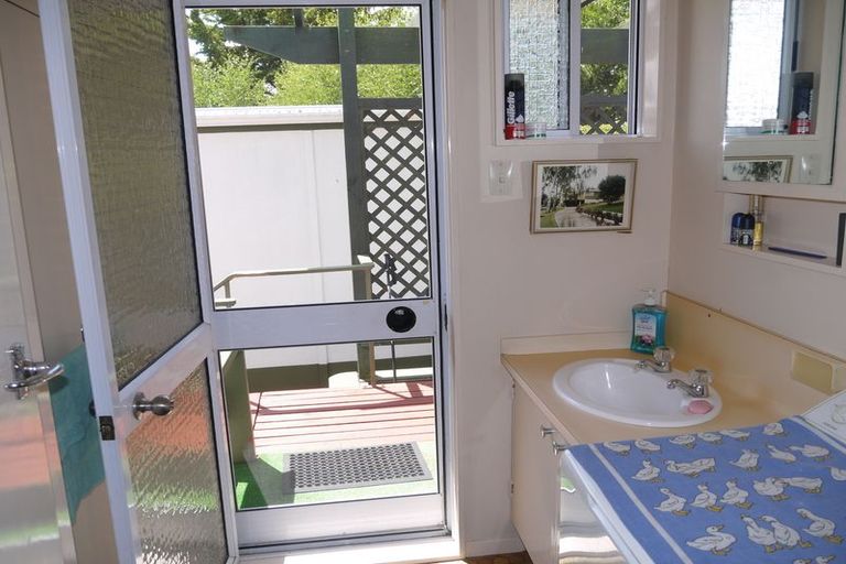 Photo of property in 2/60 Kinloch Road, Kinloch, Taupo, 3377