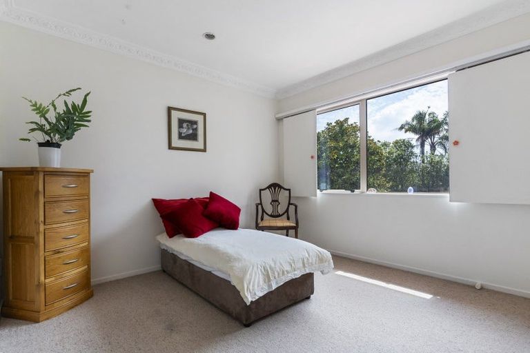 Photo of property in 64 Whitford Road, Botany Downs, Auckland, 2014