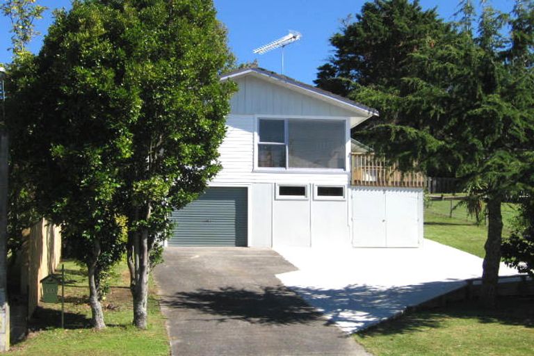 Photo of property in 11 Finlow Drive, Te Atatu South, Auckland, 0610
