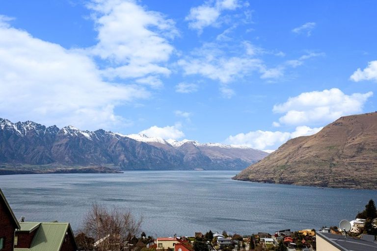 Photo of property in 9 Caples Place, Fernhill, Queenstown, 9300