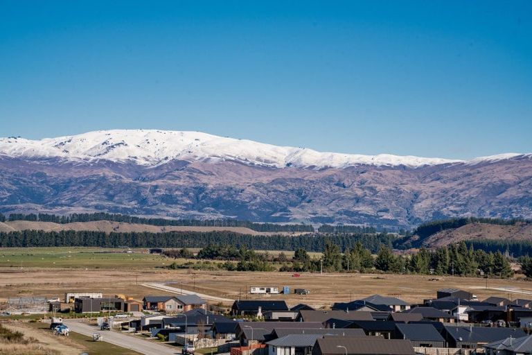 Photo of property in 17 Magpie Place, Lake Hawea, 9382