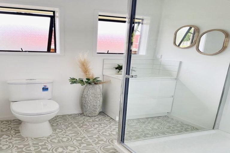 Photo of property in 21 Woodview Rise, Botany Downs, Auckland, 2010