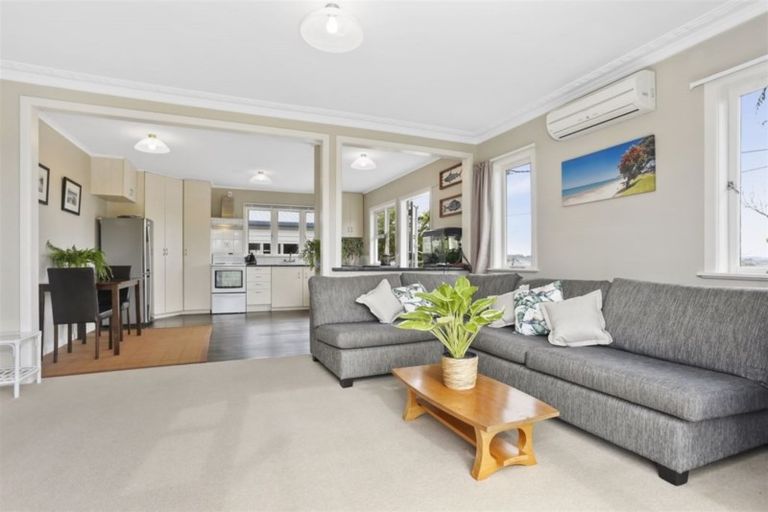 Photo of property in 31 Sunnyside Road, Sunnyvale, Auckland, 0612