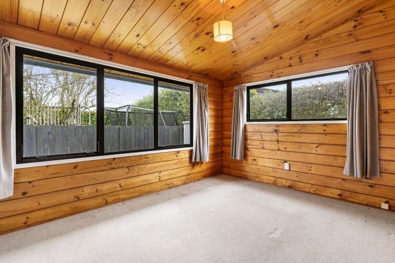 Photo of property in 2/19 Kiwi Road, Point Chevalier, Auckland, 1022